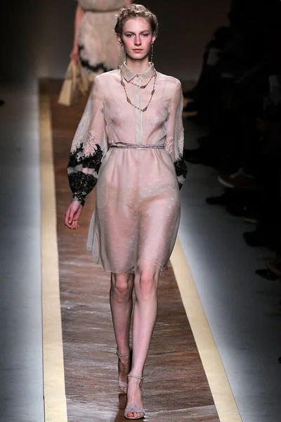 Look 30